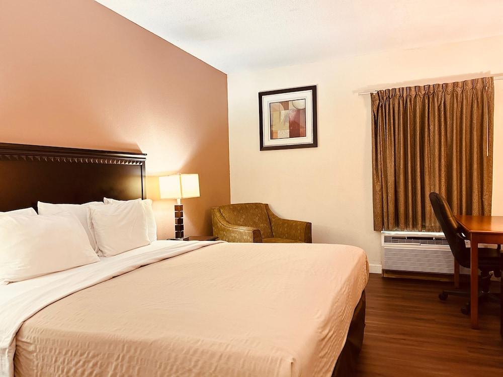 The Best Inn & Suites photo 9