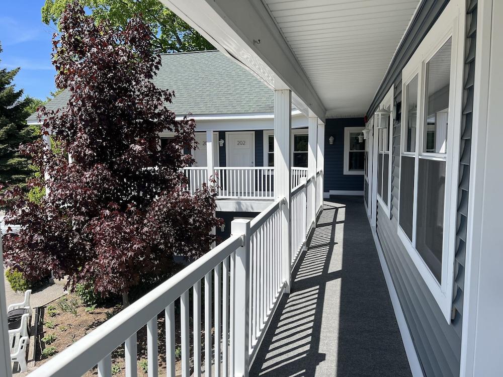 Empire Lakeshore Inn photo 46