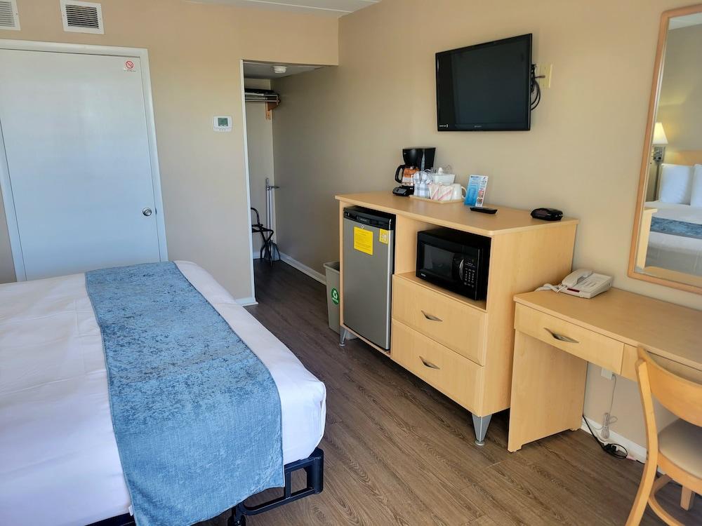 Water's Edge Ocean Resort photo 3