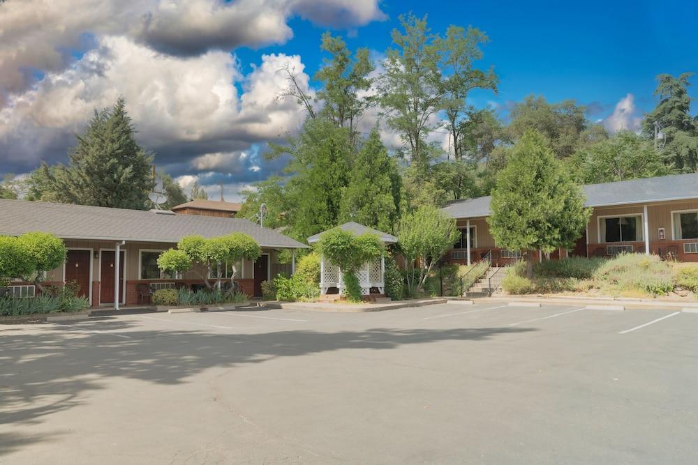 Mariposa Lodge photo 23