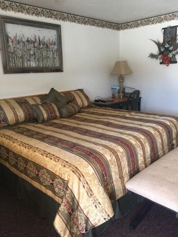 Rustic Inn Motel photo 35