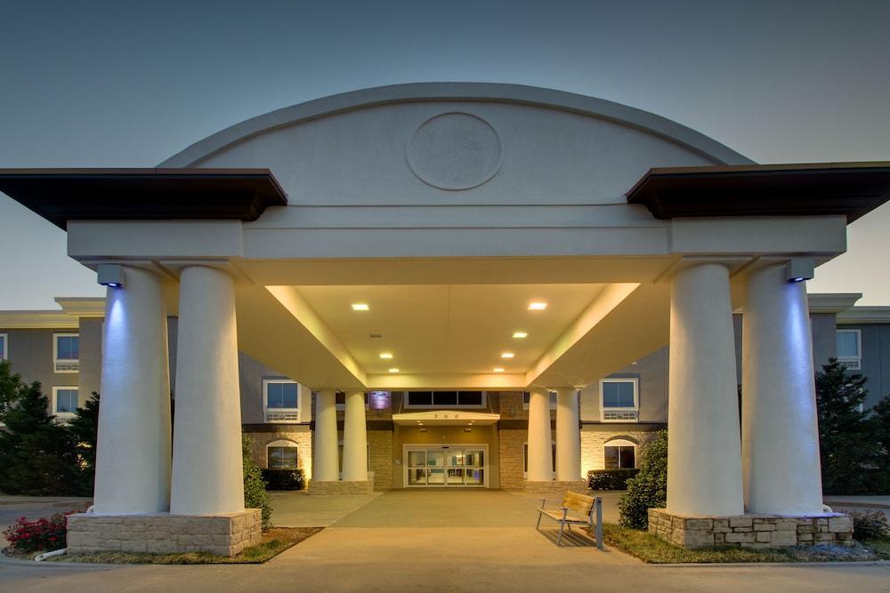 Holiday Inn Express Hotel & Suites Vernon College Area by IHG photo 52