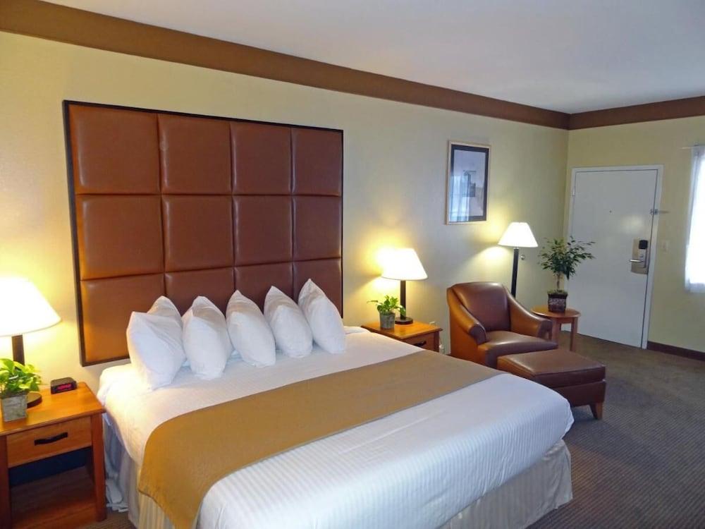 Texan Inn By OYO Beeville US-181 photo 21