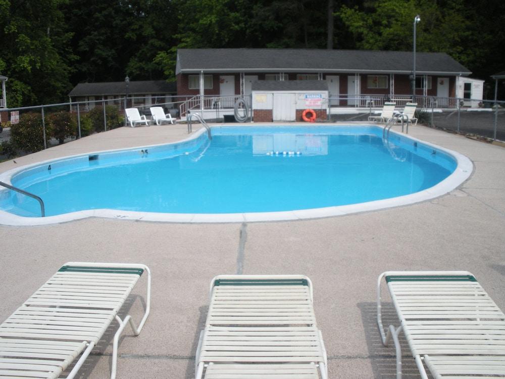 Budget Inn photo 3