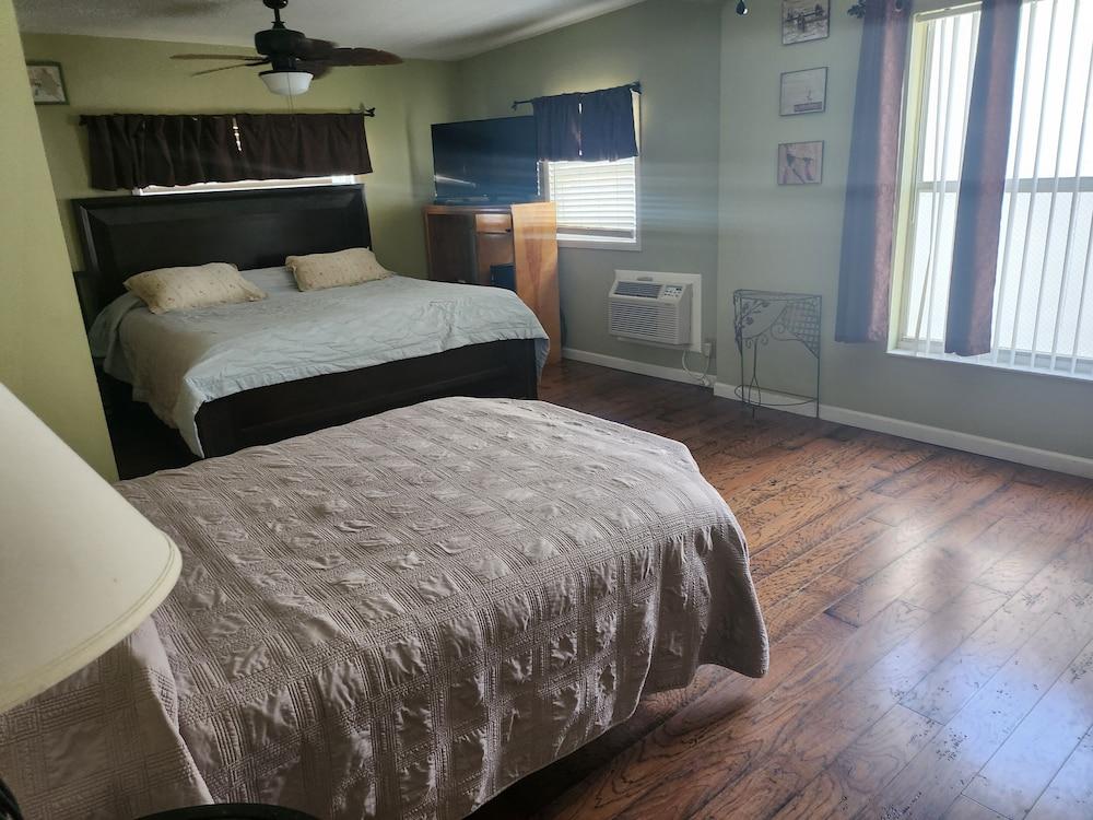 Silver Sands Motel photo 26