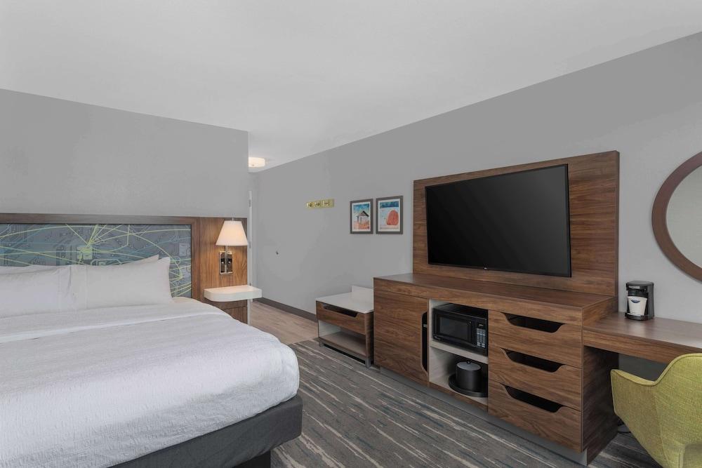 Hampton Inn & Suites Lincoln - Northeast I-80 photo 26