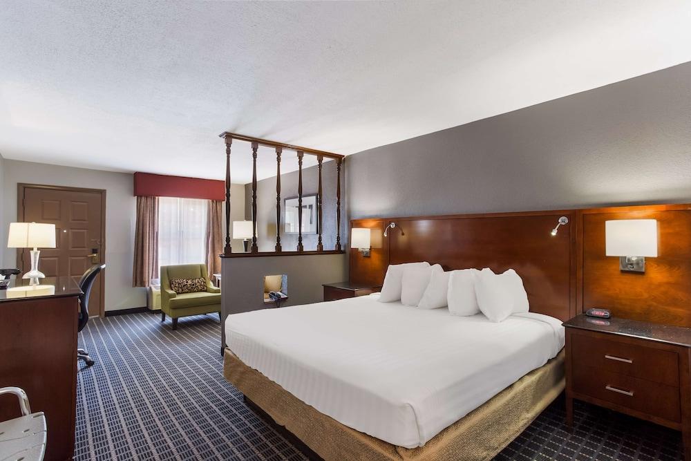 SureStay Plus Hotel by Best Western Greenwood photo 3