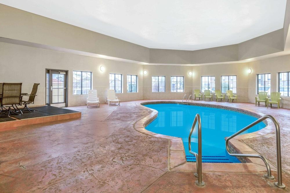 La Quinta Inn & Suites by Wyndham Oklahoma City -Yukon photo 23