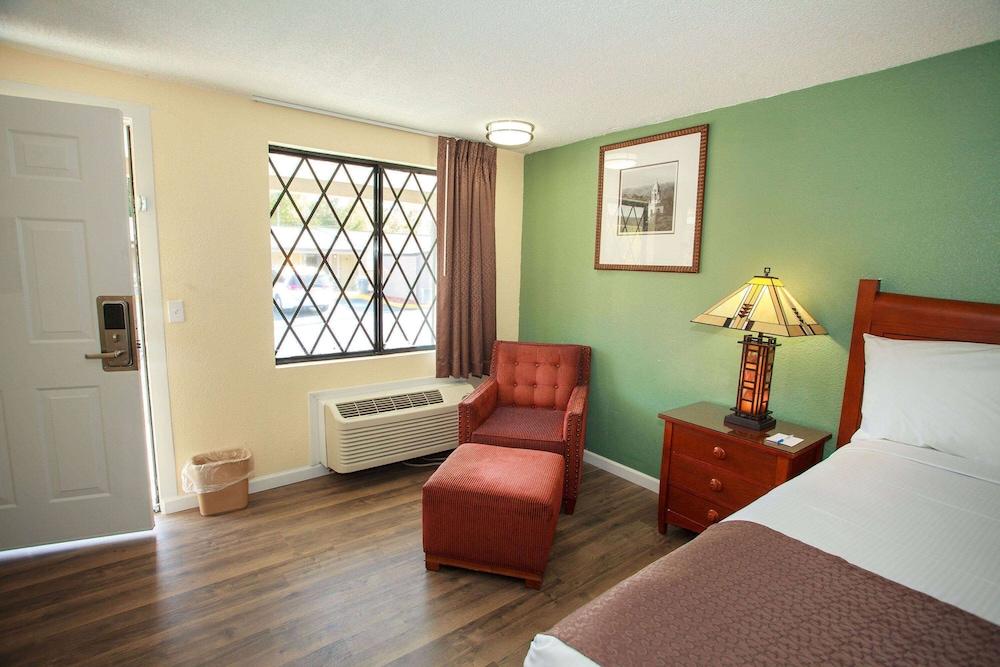 Travelodge by Wyndham Macon West photo 7