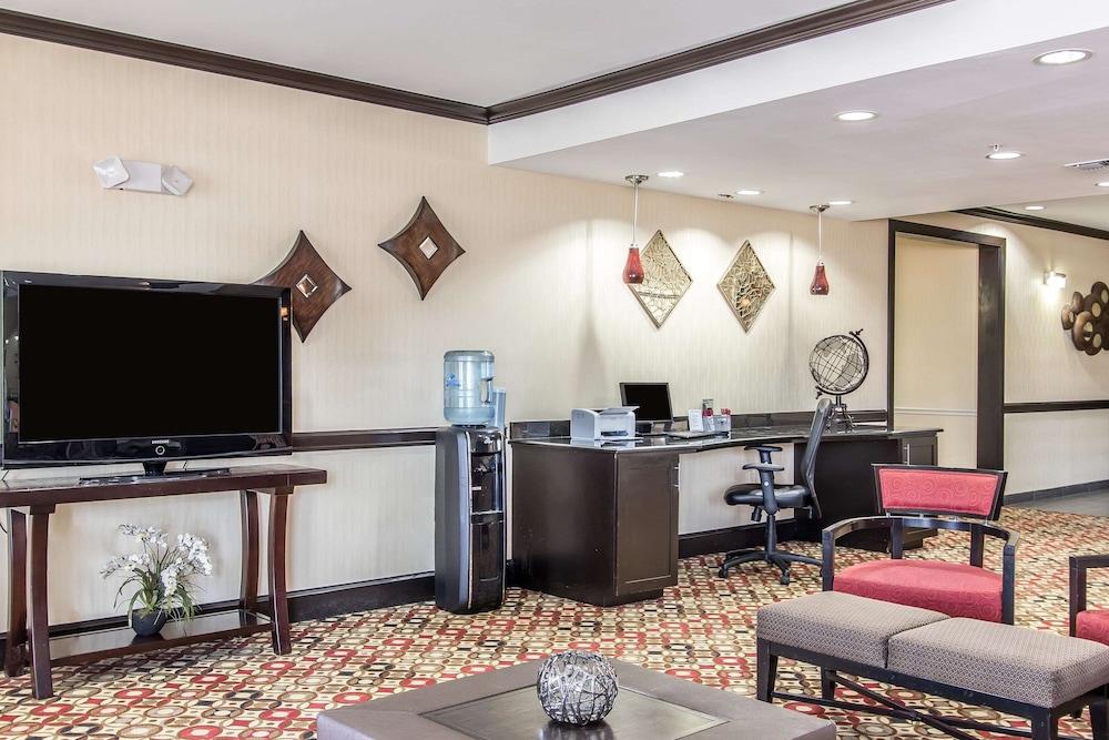 Comfort Suites Lawton Near Fort Sill photo 4