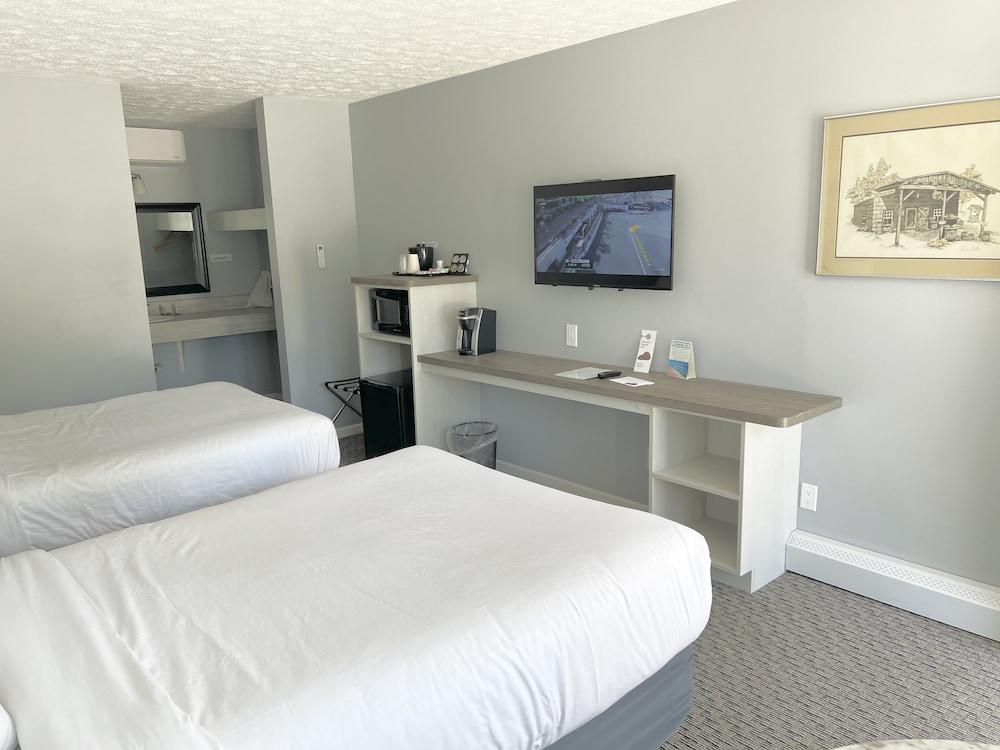 Empire Lakeshore Inn photo 25