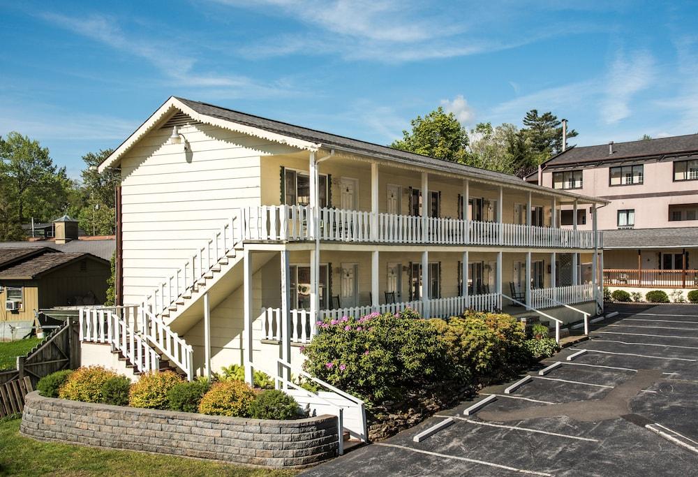 Boxwood Lodge photo 93