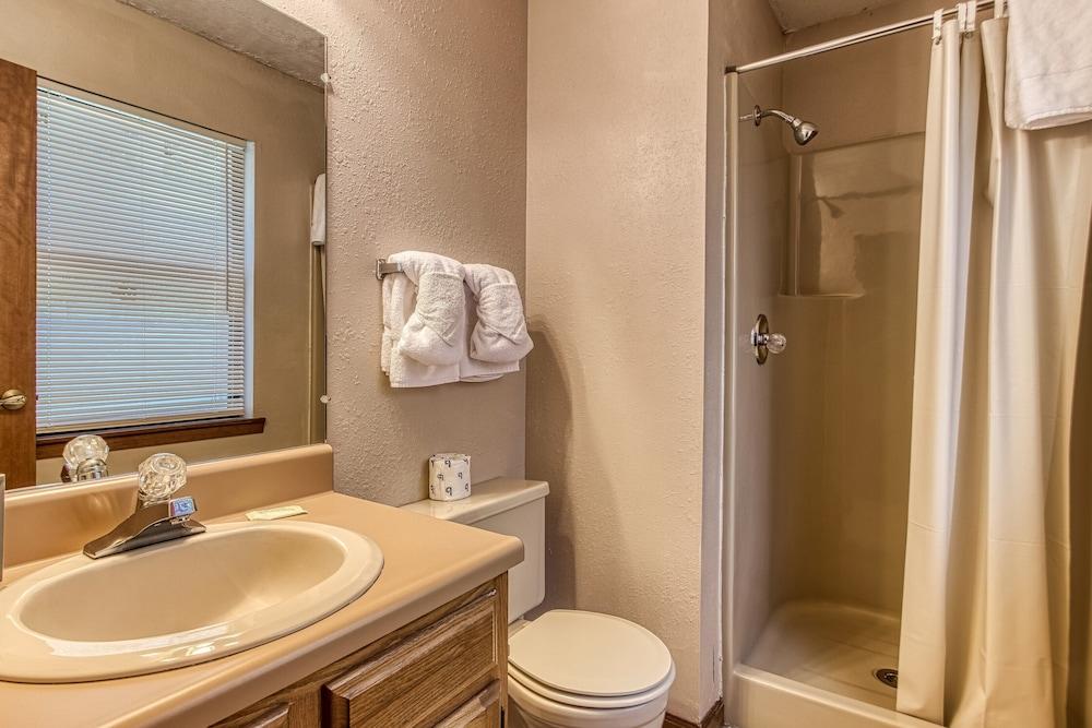 Pinecrest Hotel B photo 2