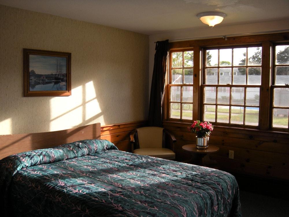 Bass River Motel photo 27