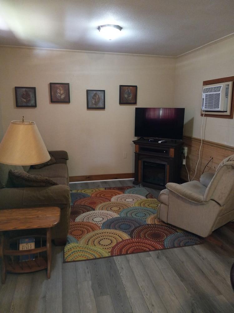 Cedar Falls Motel photo 13
