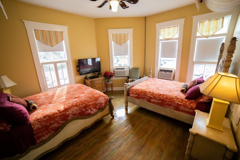 Oak Tree Hotel photo 70