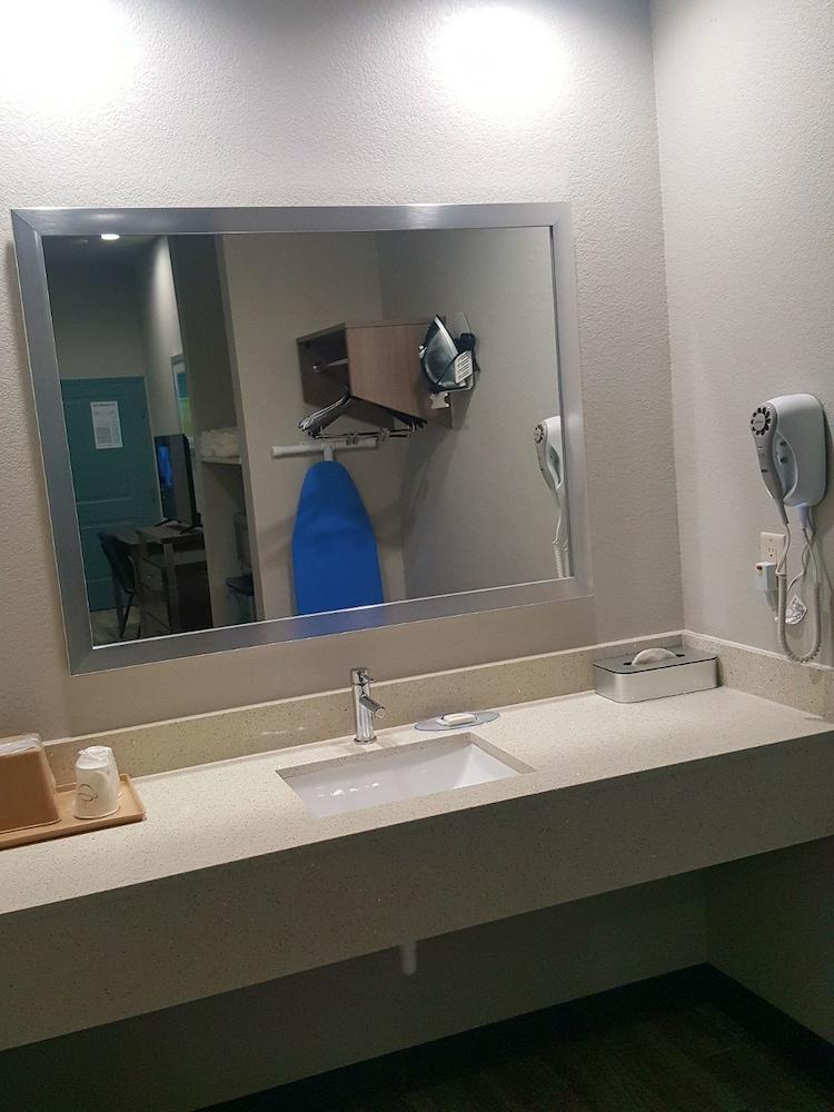 Hotel Blue - Woodlands photo 15