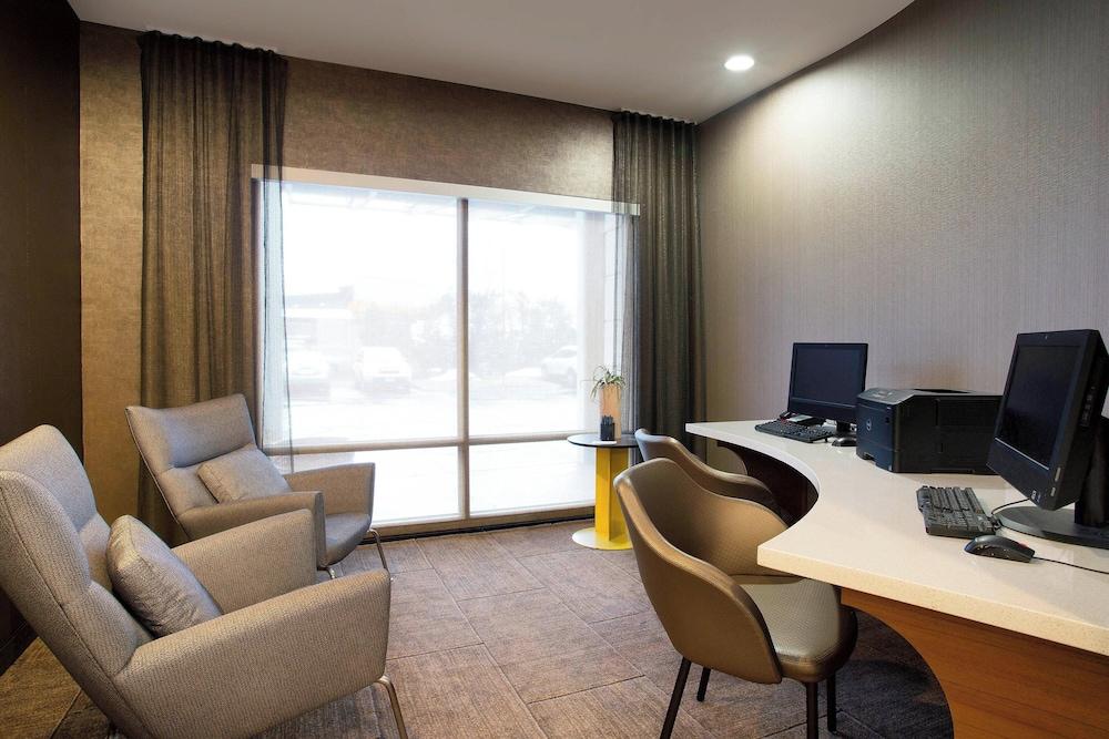 Springhill Suites Marriott Airport photo 12