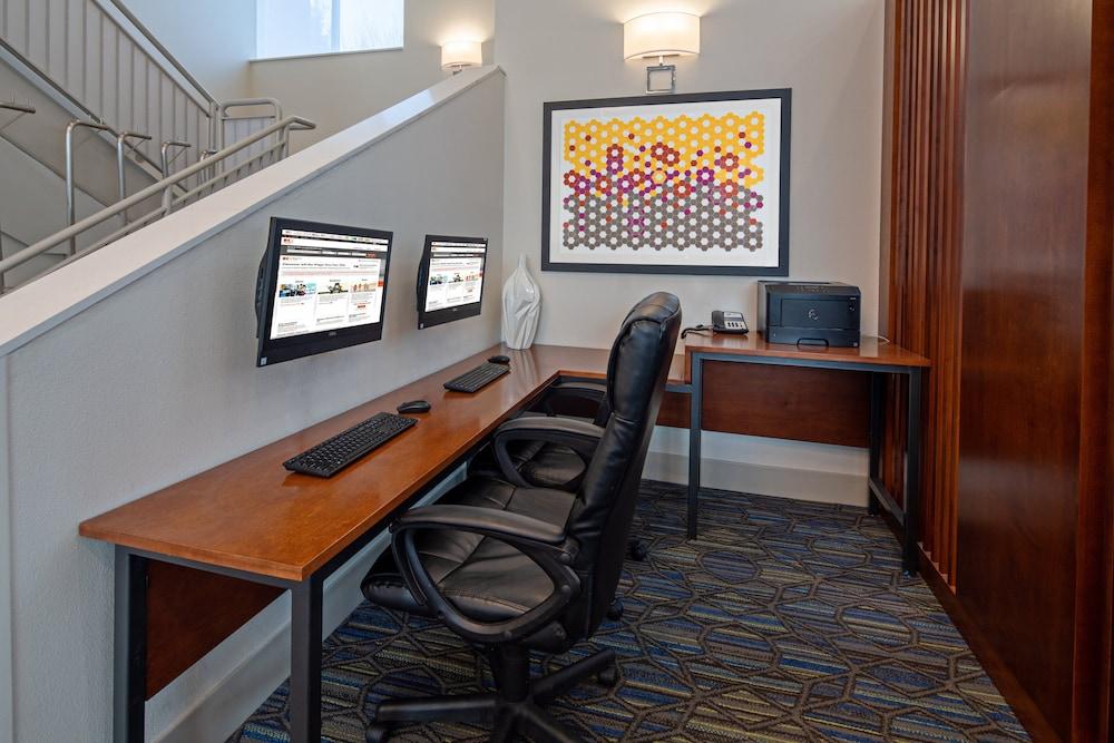 Holiday Inn Express Hotel & Suites SeaTac by IHG photo 18