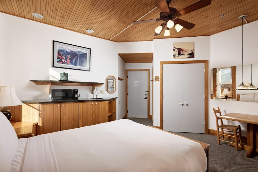 Independence Square Lodge by Frias photo 61