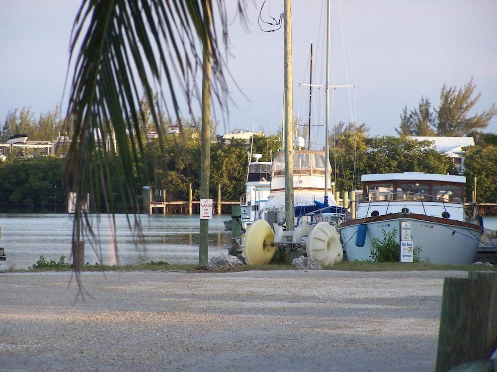 Floating Sea Cove Resort & Marina photo 7