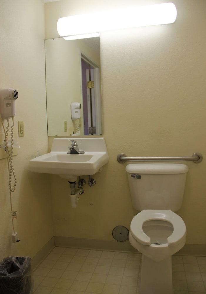 Voyager Inn photo 36