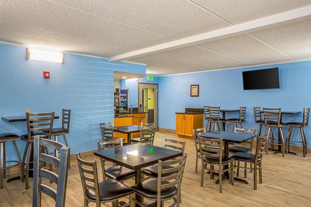 Quality Inn & Suites near Six Flags East photo 21
