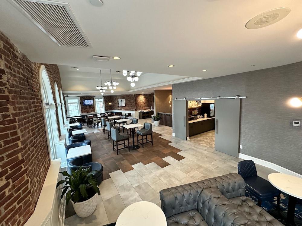 Hampton Inn & Suites Huntington Downtown photo 22