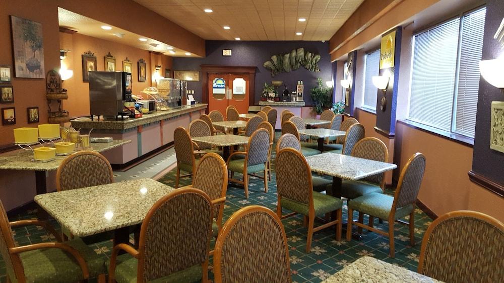 Royal Inn photo 73