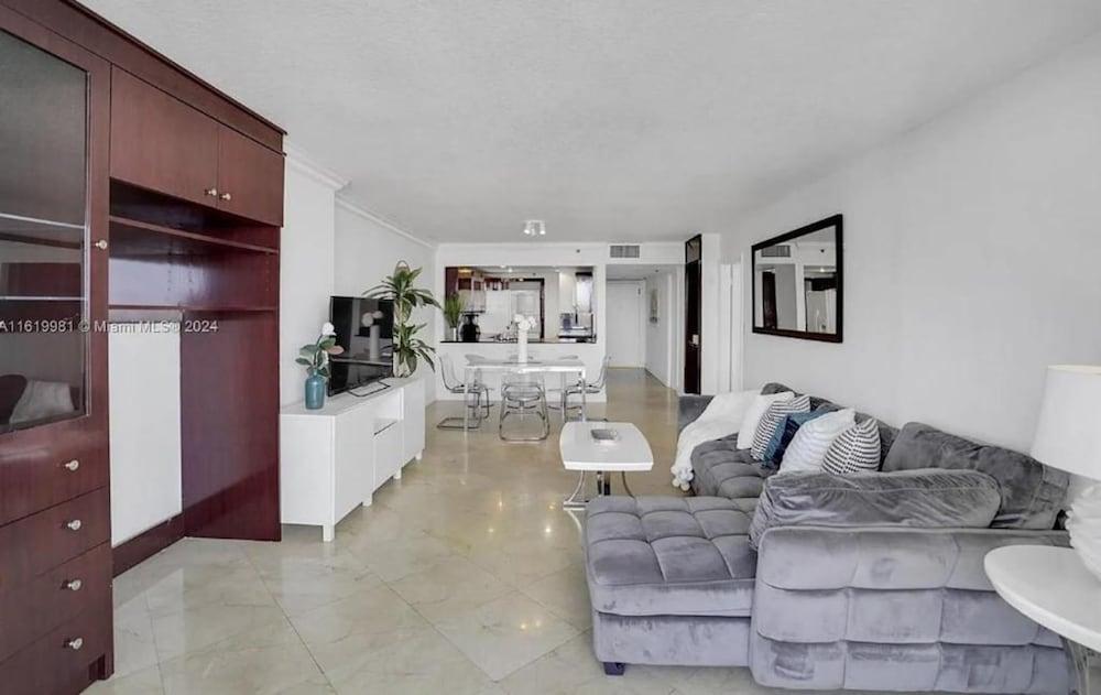 The Grand Biscayne Bay photo 82