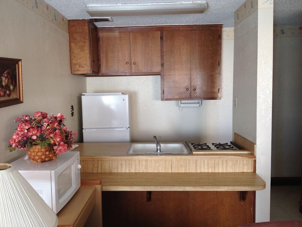 Warrick Plaza Inn photo 15