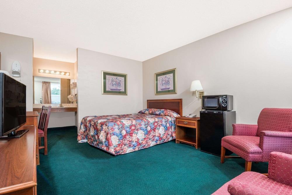 Knights Inn Wabash photo 12