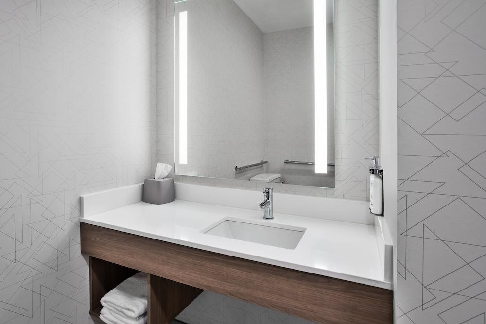 Holiday Inn Express Hotel & Suites Belleville by IHG photo 30