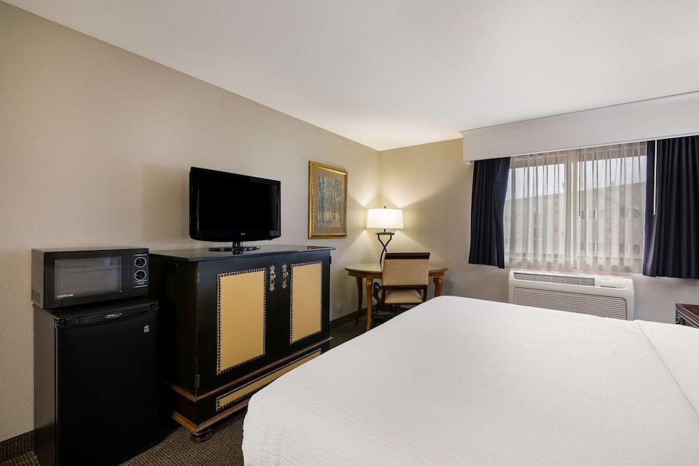 Revel Hotel Minot, SureStay Collection by Best Western photo 8