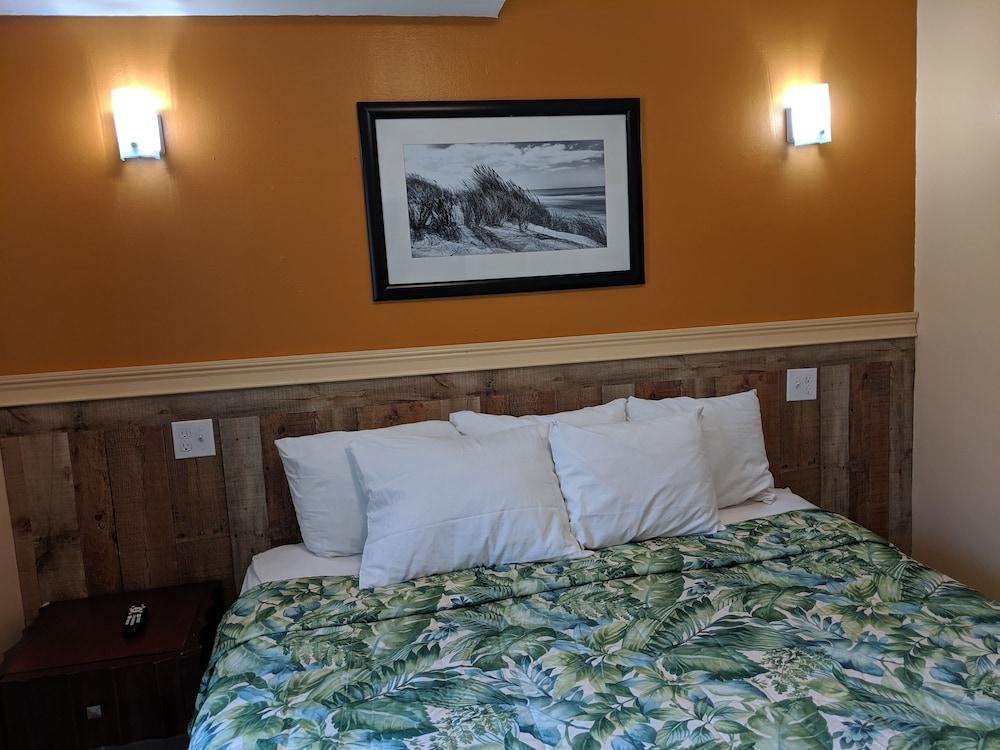 Colonial Inn Motel photo 12