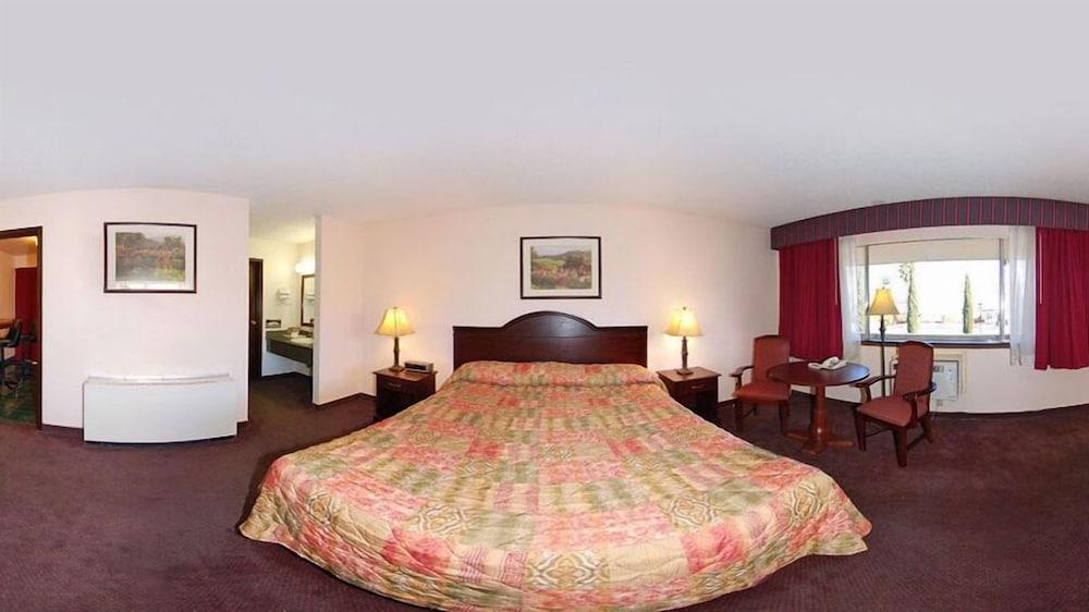 Quality Inn & Suites Cameron Park Shingle Springs photo 11