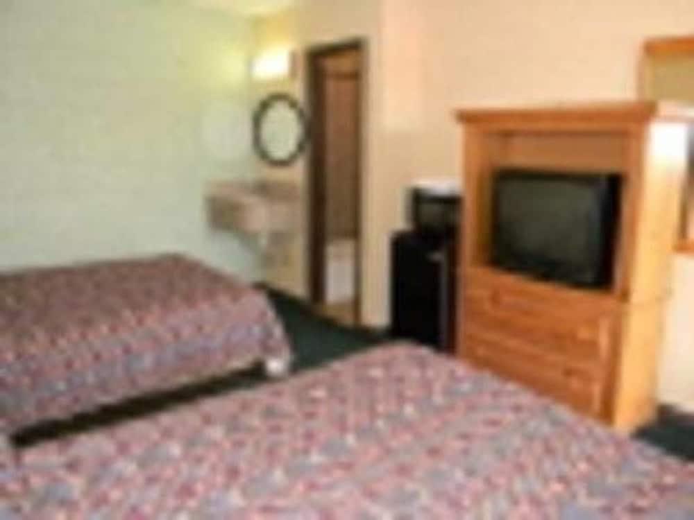 Interstate Inn Express photo 1
