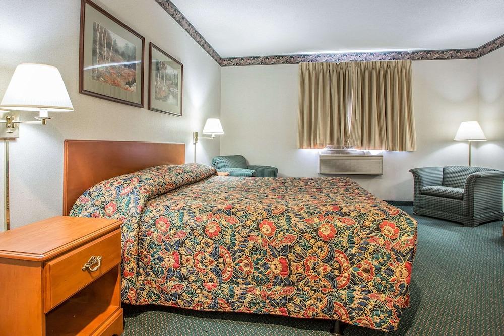Rodeway Inn Bedford photo 25