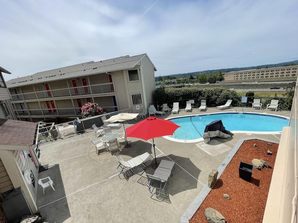 Sunnyside Inn & Suites photo 60