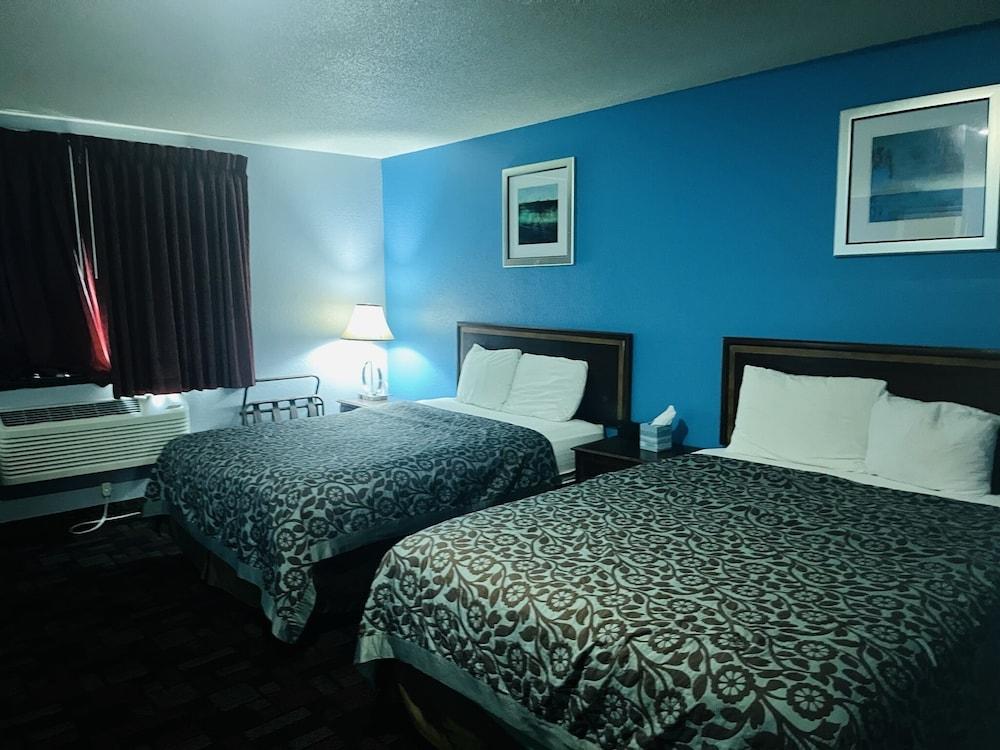 Rodeway Inn Whitehall photo 12