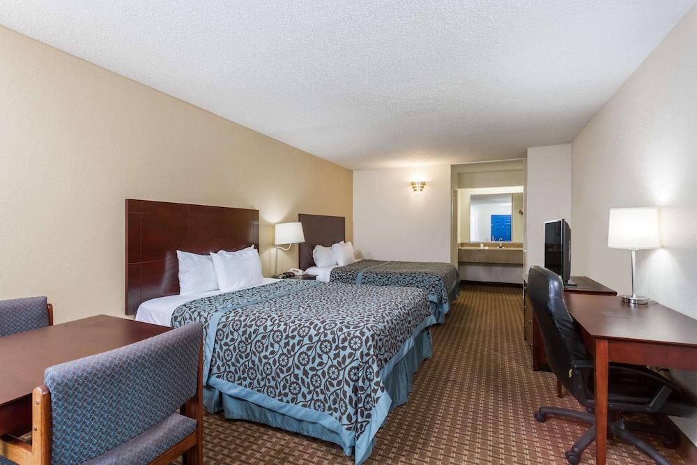 Days Inn by Wyndham Reidsville photo 8
