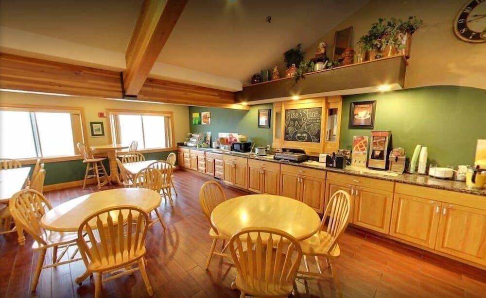 American Inn and Suites photo 20