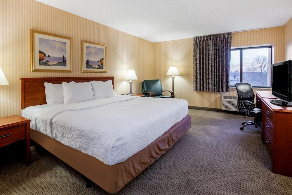 La Quinta Inn by Wyndham Detroit Southgate photo 24