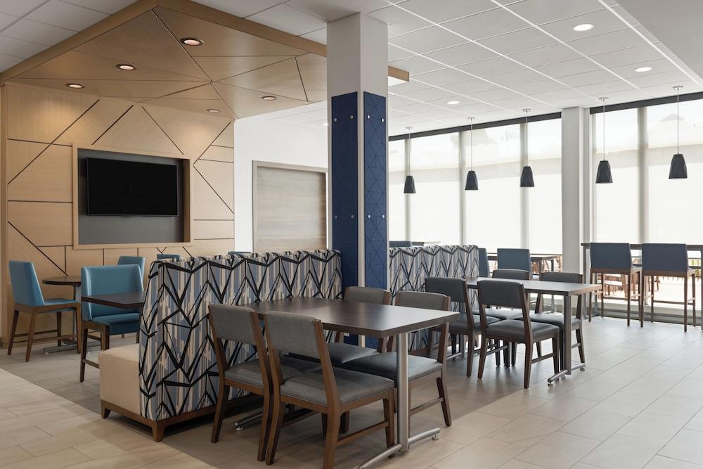 Holiday Inn Express & Suites Meridian I 20 by IHG photo 27