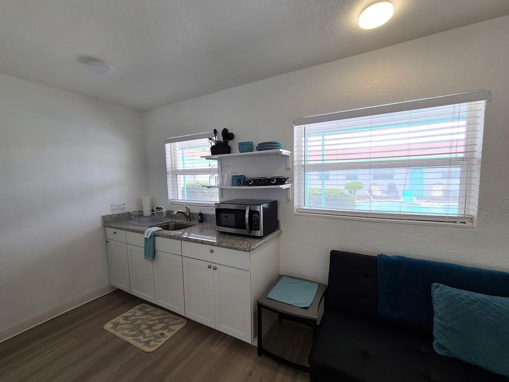Sun Island Motel photo 45