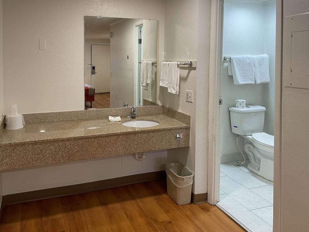 Motel 6 Hagerstown, MD photo 11