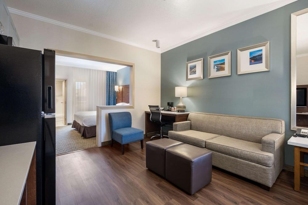 MainStay Suites John Wayne Airport by Choice Hotels photo 4