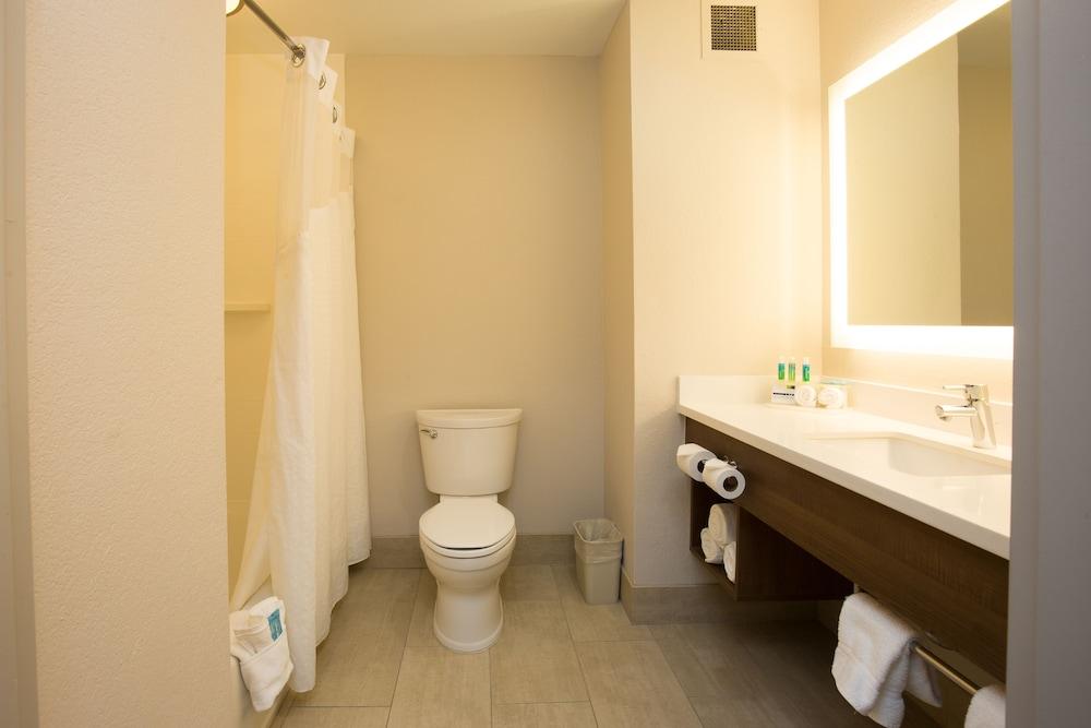 Holiday Inn Express Hotel & Suites Hesperia by IHG photo 11