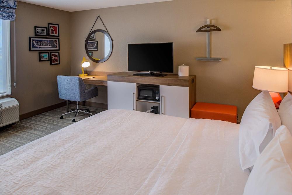 Hampton Inn & Suites Wixom photo 14
