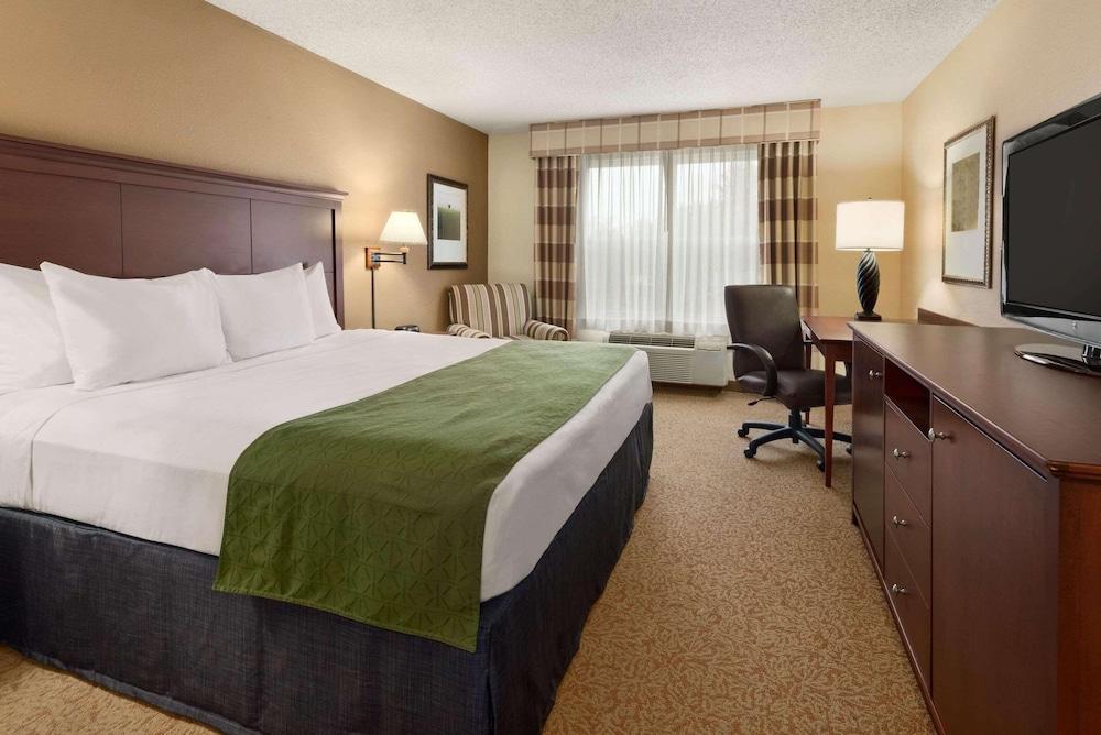 Country Inn & Suites by Radisson, Stevens Point, WI photo 6